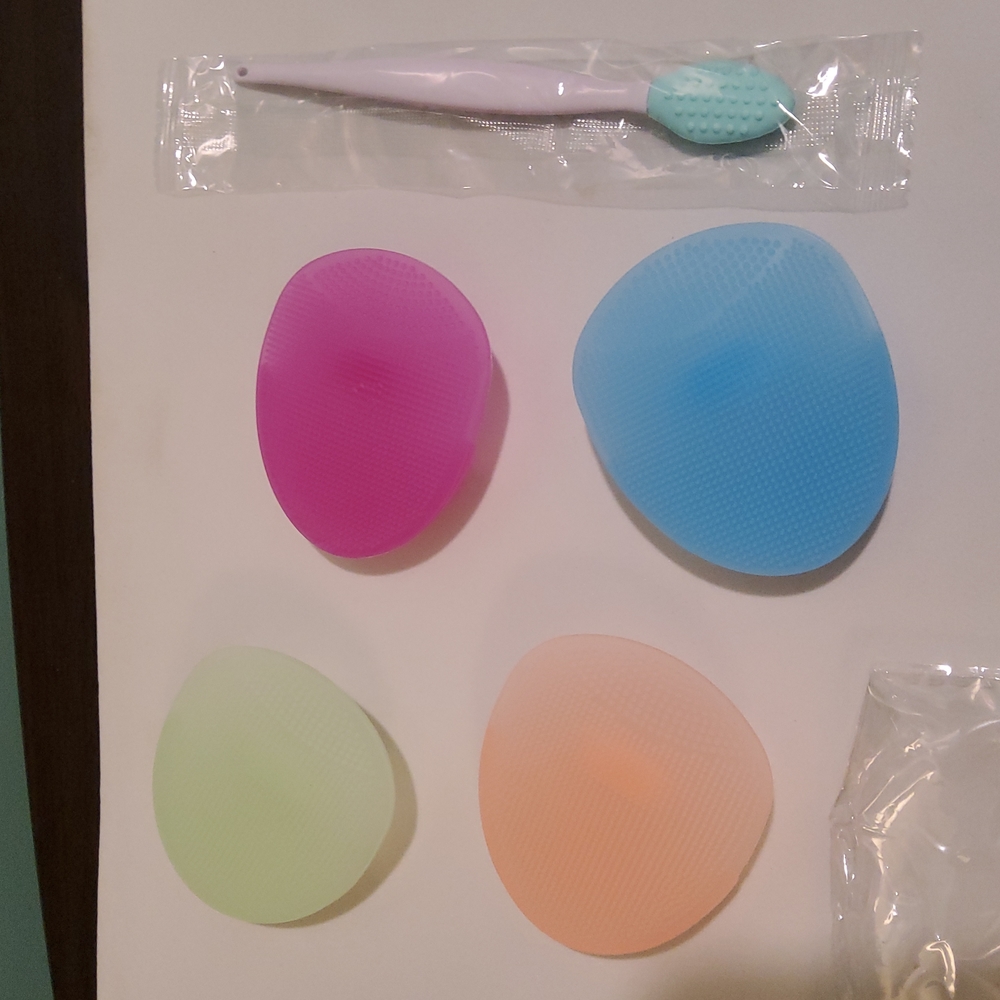 4pk Silicone Facialsrubbers with Lip Scrubber